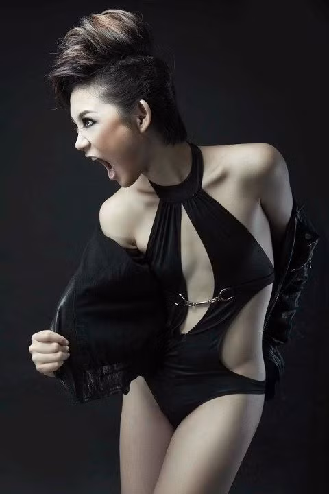 'My rất rất tin vào những giấc mơ. Bởi đó là những điều mà mình đã suy nghĩ trong thời gian dài nên mới thể hiện qua những giấc mơ. Và My nghĩ là nên tin vào những giấc mơ đó. Hồi nhỏ, My đã mơ tới một ngày được mọi người biết đến', Cô nói thêm (Theo Go.vn)