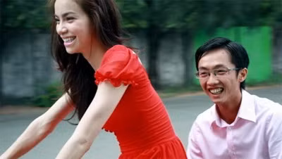 "Hà ơi, em đạp xe chậm chậm thôi, anh sợ ...tốc độ lắm" "Hà ơi, em đạp xe chậm chậm thôi, anh sợ ...tốc độ lắm"