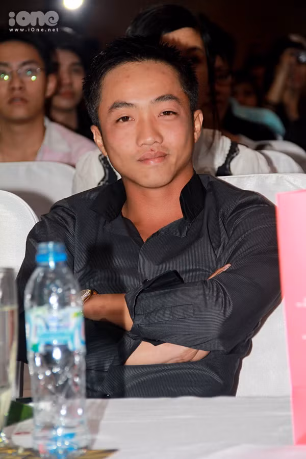 "Nãy đi uống tý bia, chụp ảnh mình tự tin hẳn" "Nãy đi uống tý bia, chụp ảnh mình tự tin hẳn"