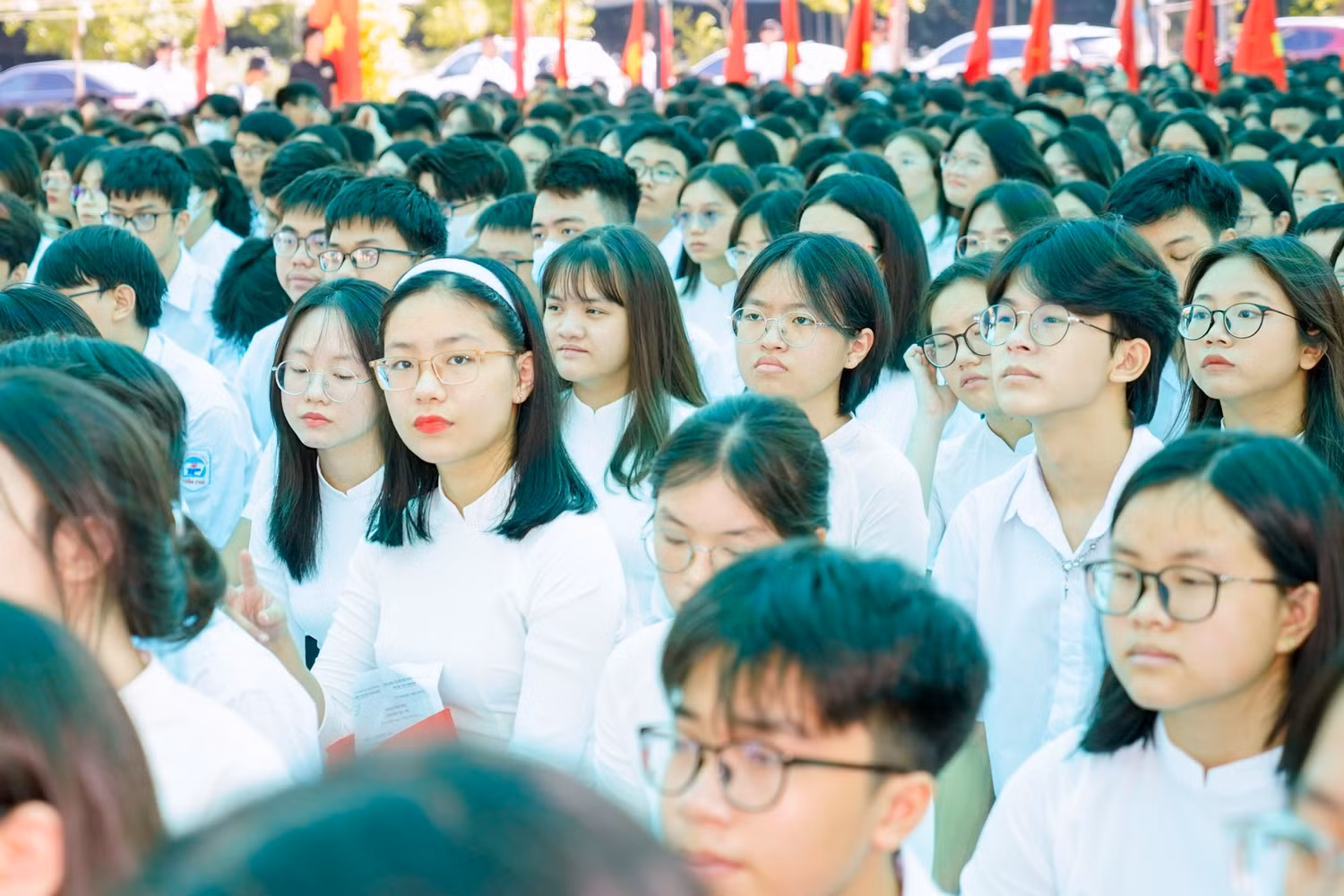 Học sinh Trường Trung học phổ thông chuyên Trần Phú hân hoan chào đón năm học mới (Ảnh: LT) Học sinh Trường Trung học phổ thông chuyên Trần Phú hân hoan chào đón năm học mới (Ảnh: LT)