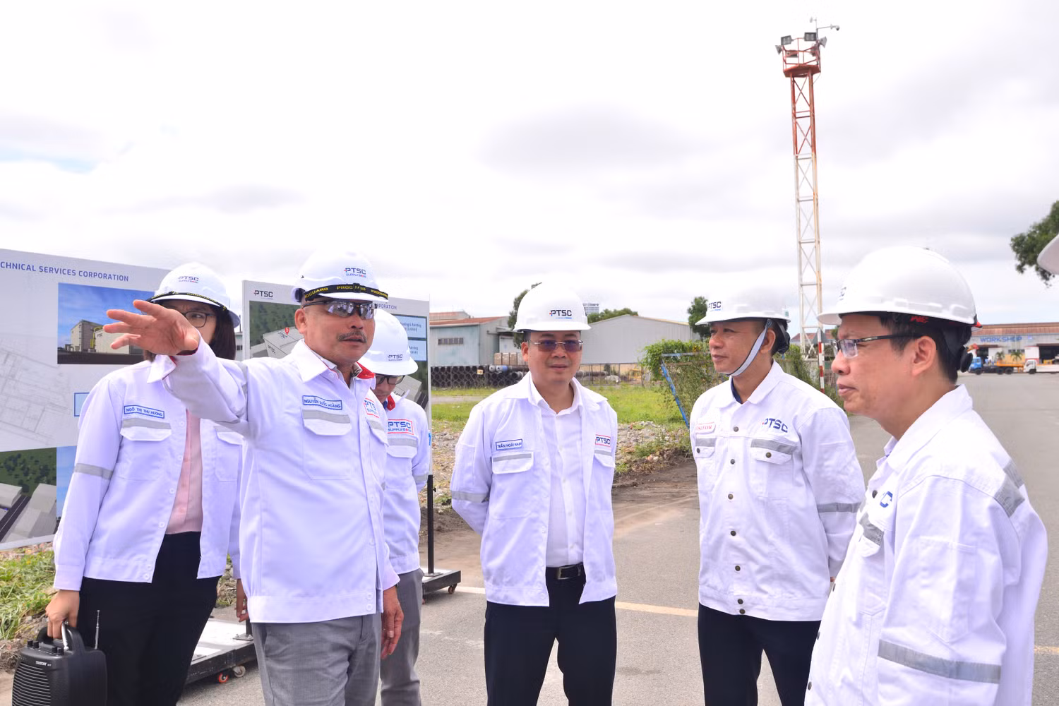 Đoàn Trường Đại học Hàng hải Việt Nam tham quan cơ sở vật chất của Tổng Công ty PTSC