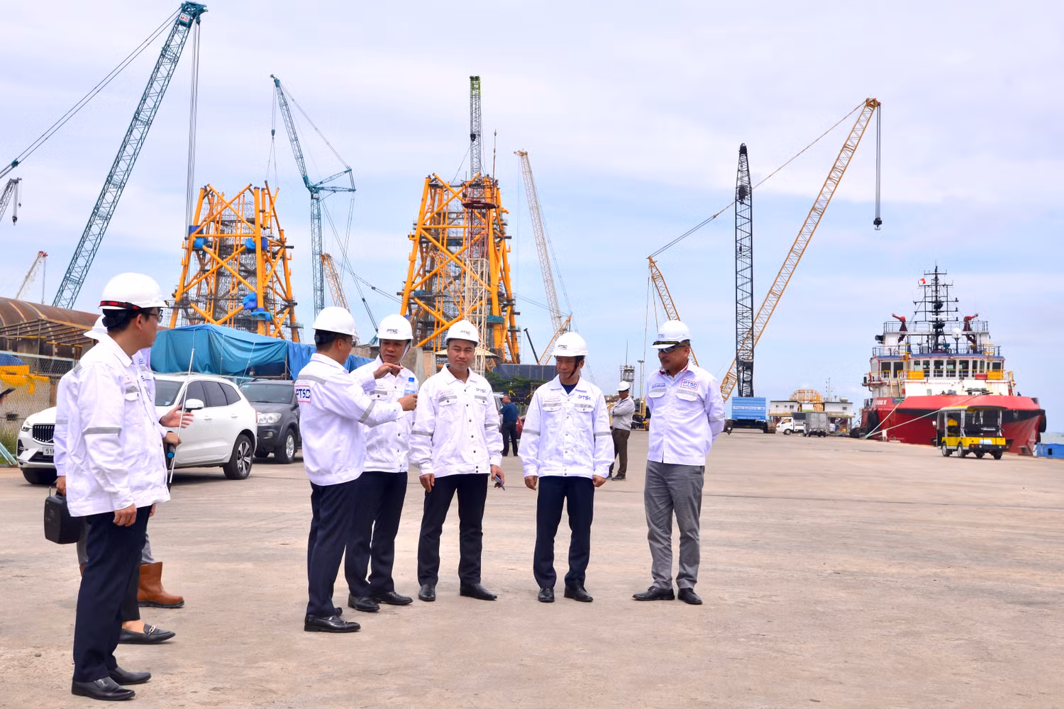 Đoàn Trường Đại học Hàng hải Việt Nam tham quan cơ sở vật chất của Tổng Công ty PTSC