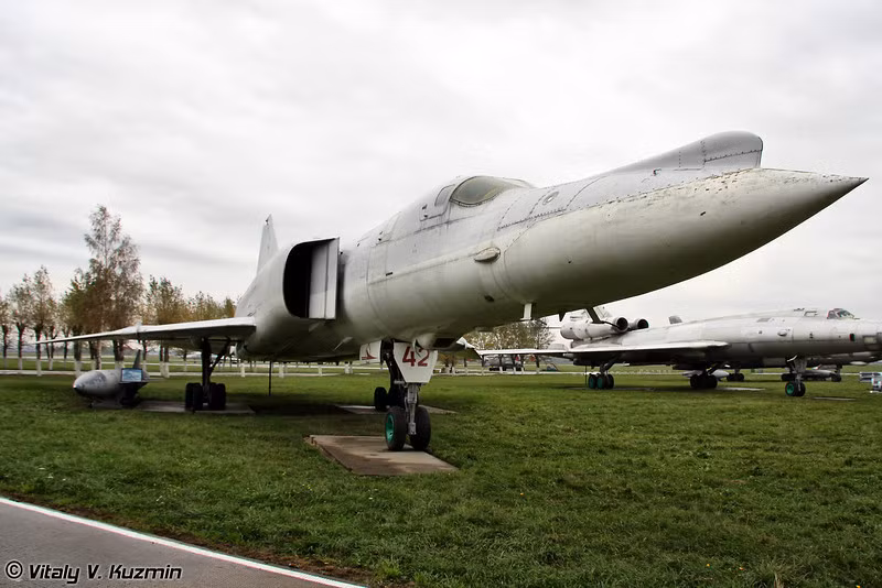 Tupolev Tu-22M2 Backfire-B Tupolev Tu-22M2 Backfire-B
