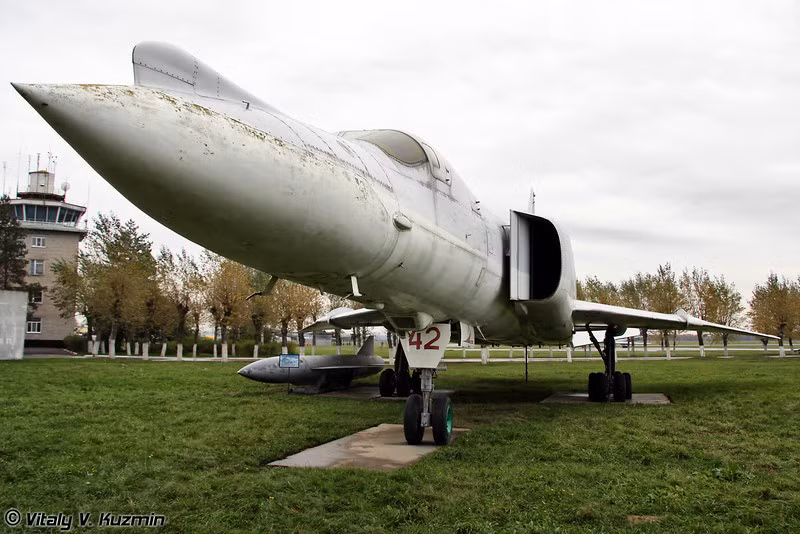 Tupolev Tu-22M2 Backfire-B Tupolev Tu-22M2 Backfire-B