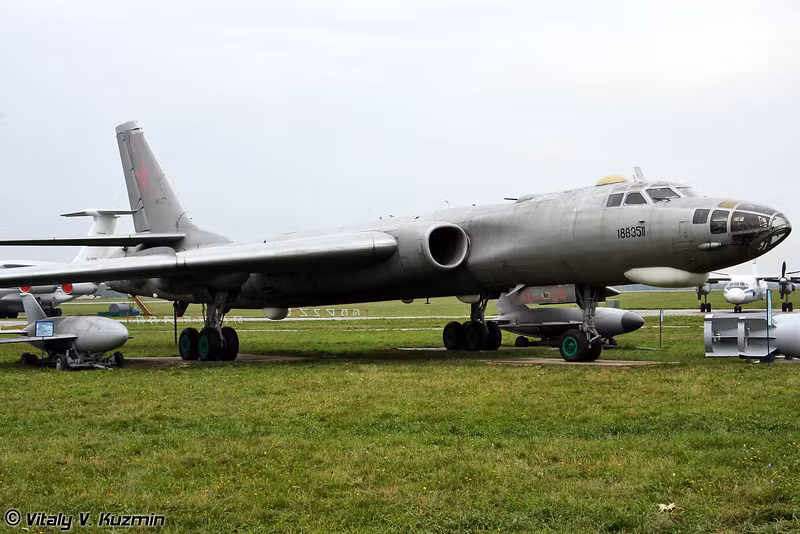 Tu-16R Tu-16R