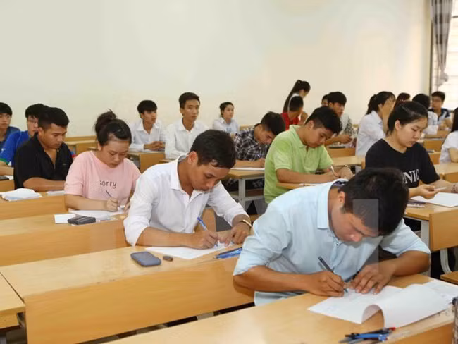 Sáng nay (26/6), hơn 340.000 thí sinh dự thi bài tổ hợp Khoa học tự nhiên (Ảnh minh họa: TTXVN) Sáng nay (26/6), hơn 340.000 thí sinh dự thi bài tổ hợp Khoa học tự nhiên (Ảnh minh họa: TTXVN)