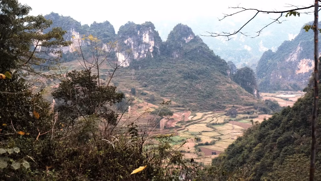 Biên cương, chủ quyền hôm nay được giữ vững đã nhuộm máu đào của biết bao thế hệ cha anh. (Ảnh: LC)