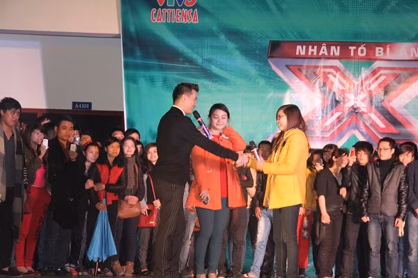 Chia tay Mr. Đàm và các thí sinh tại Vinh, vòng tuyển sinh mở rộng “Cơ hội cuối cùng” đã chính thức kết thúc. Những tấm vé thông hành cuối cùng vào vòng hội ngộ của chương trình X-Factor đã tìm được chủ nhân. Các giám khảo chính thức sẽ có mặt tại các buổi quay hình vòng hội ngộ vào đầu tháng 3 tới. Chia tay Mr. Đàm và các thí sinh tại Vinh, vòng tuyển sinh mở rộng “Cơ hội cuối cùng” đã chính thức kết thúc. Những tấm vé thông hành cuối cùng vào vòng hội ngộ của chương trình X-Factor đã tìm được chủ nhân. Các giám khảo chính thức sẽ có mặt tại các buổi quay hình vòng hội ngộ vào đầu tháng 3 tới.