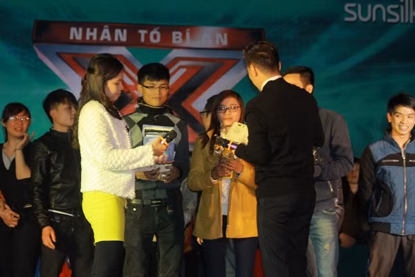Sau phần biểu diễn đầy máu lửa, Mr Đàm đã chia sẻ những kinh nghiệm, đưa ra các lời khuyên để các thí sinh tự tin hơn ở ngày thử giọng. Sau phần biểu diễn đầy máu lửa, Mr Đàm đã chia sẻ những kinh nghiệm, đưa ra các lời khuyên để các thí sinh tự tin hơn ở ngày thử giọng.