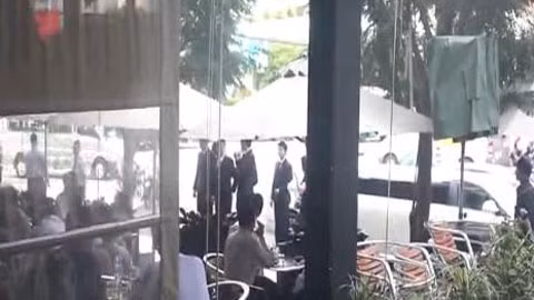 Hình ảnh ghi lại từ "ClipCon trai người giàu nhất sàn chứng khoán tỏ tình gây sốc”.