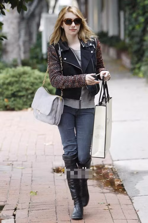 Emma Roberts là tín đồ của những chiếc túi xách Miu Miu...