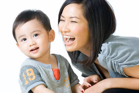 Hiền luôn yêu thương con hết mực, tìm cách bù đắp khoảng trống tình cảm cho bé Sonic. Hiền luôn yêu thương con hết mực, tìm cách bù đắp khoảng trống tình cảm cho bé Sonic.