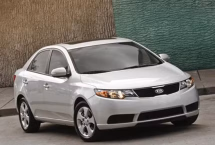 10. Kia Forte Giá khởi điểm: 15.200 USD.