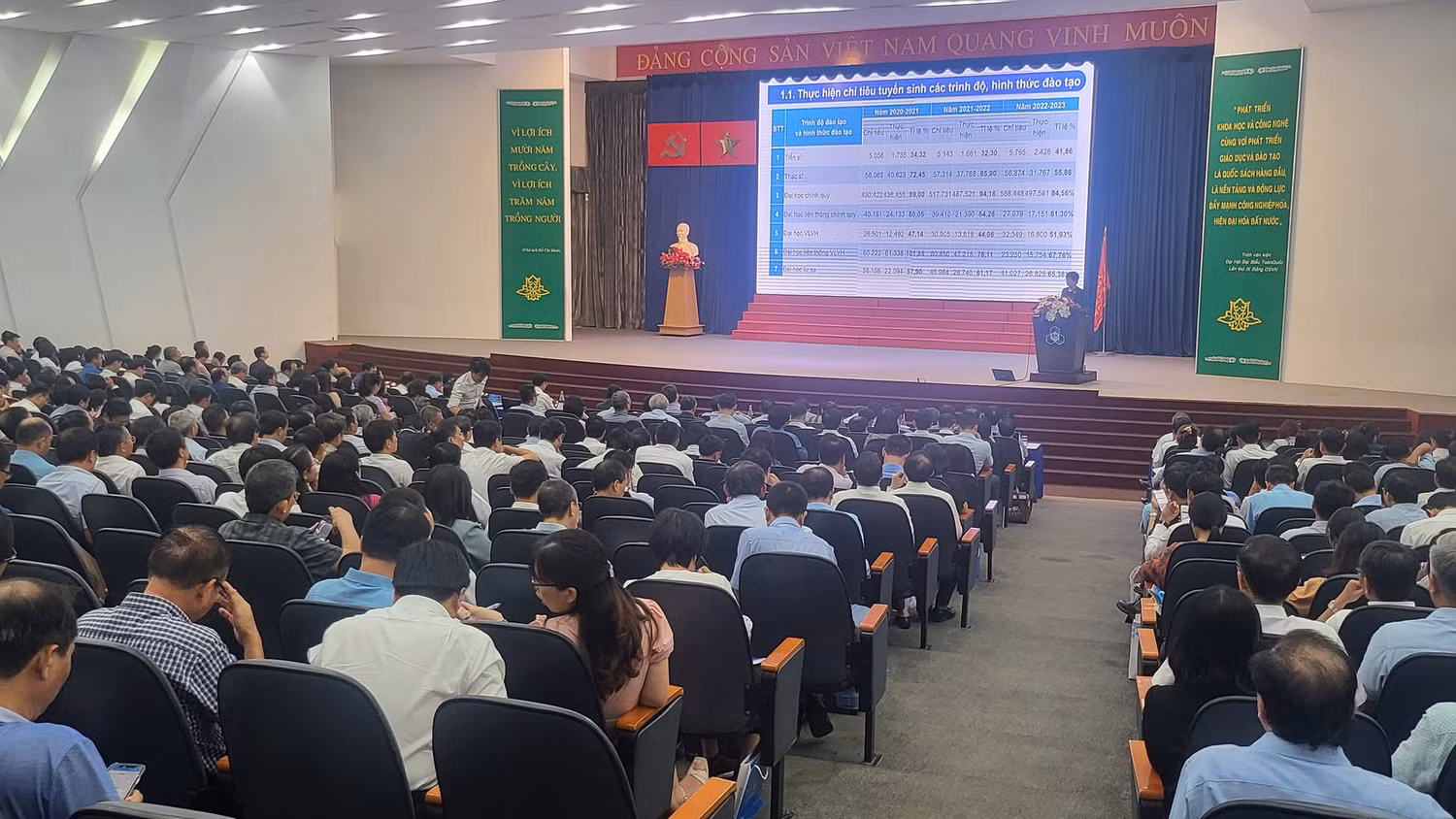 Toàn cảnh hội nghị được tổ chức vào chiều ngày 26/8 ở Thành phố Hồ Chí Minh (ảnh: V.D) Toàn cảnh hội nghị được tổ chức vào chiều ngày 26/8 ở Thành phố Hồ Chí Minh (ảnh: V.D)