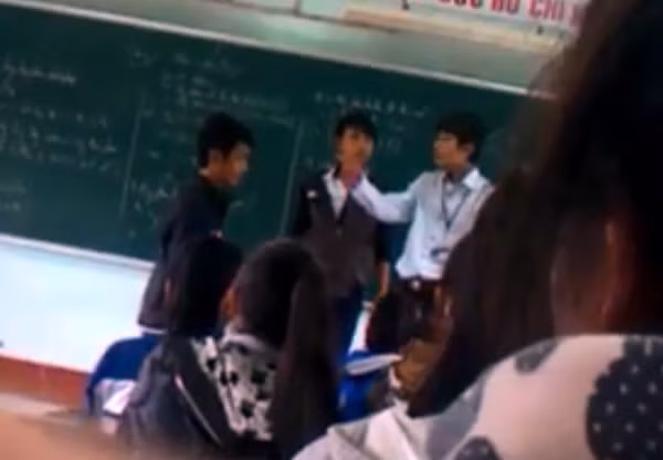 Đừng nên chế giễu học trò (Ảnh: vietnamnet.vn)