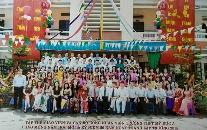 Tập thể giáo viên và cán bộ công nhân viên trường THPT Mỹ Đức A (Ảnh: Khắc Kiên) Tập thể giáo viên và cán bộ công nhân viên trường THPT Mỹ Đức A (Ảnh: Khắc Kiên)