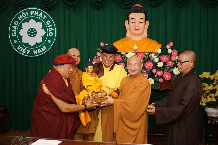 Đức Pháp Vương Gyalwang Drukpa thăm lãnh đạo Hội Phật giáo Việt Nam ảnh 2 Đức Pháp Vương Gyalwang Drukpa thăm lãnh đạo Hội Phật giáo Việt Nam ảnh 2