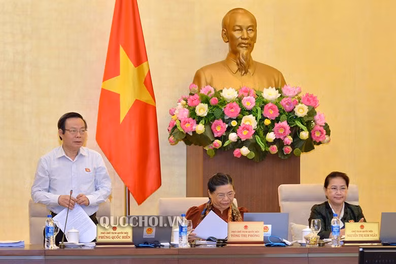 Phó Chủ tịch Quốc hội - ông Phùng Quốc Hiển phát biểu. Ảnh: Quochoi.vn Phó Chủ tịch Quốc hội - ông Phùng Quốc Hiển phát biểu. Ảnh: Quochoi.vn
