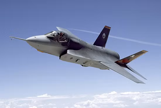 Máy bay chiến đấu tấn công liên hợp F-35 do hãng Lockheed Martin Mỹ chế tạo. Máy bay chiến đấu tấn công liên hợp F-35 do hãng Lockheed Martin Mỹ chế tạo.