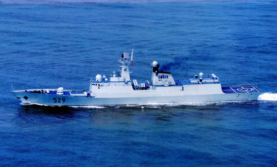 Tàu hộ vệ kiểu mới 054A do Trung Quốc sản xuất.