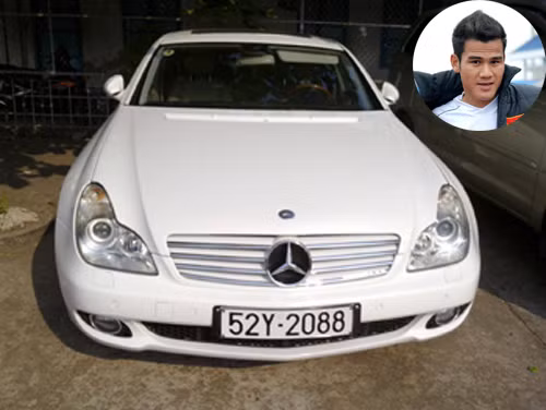 Cầu thủ Thanh Bình và chiếc Mercedes – Benz CLS350 trị giá gần 3 tỉ đồng.