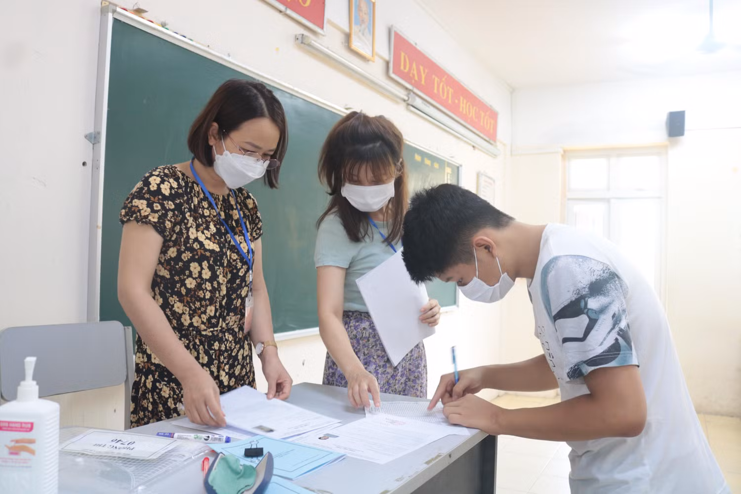 Năm nay Thanh Hóa huy động khoảng hơn 400 thầy cô giáo làm công tác chấm thi. Ảnh minh họa: Doãn Nhàn