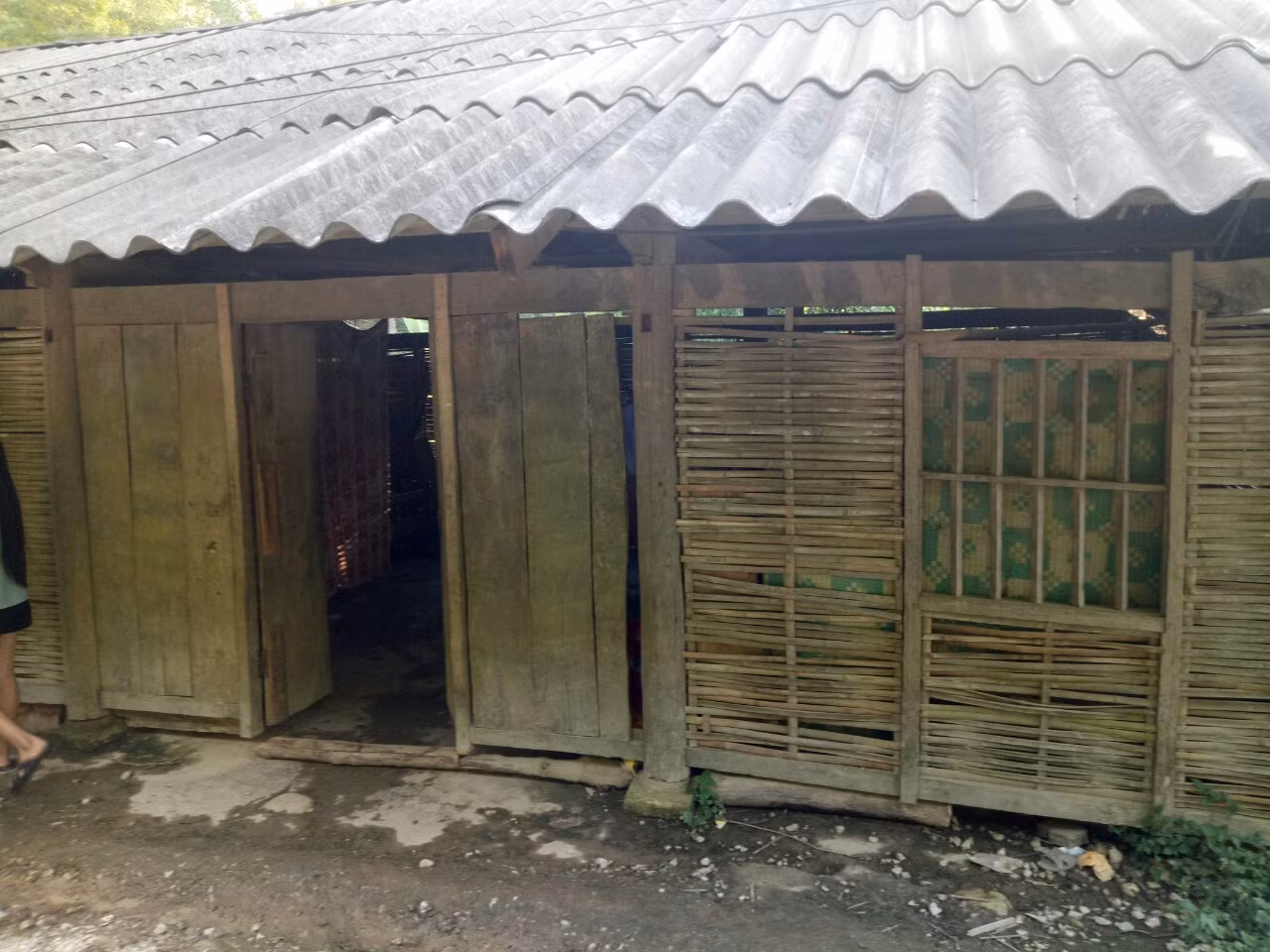 Tuy tuềnh toàng, điều kiện còn khó khăn nhưng các em học sinh ở trường Trung học phổ thông Canh Tân vô cùng hiếu học.