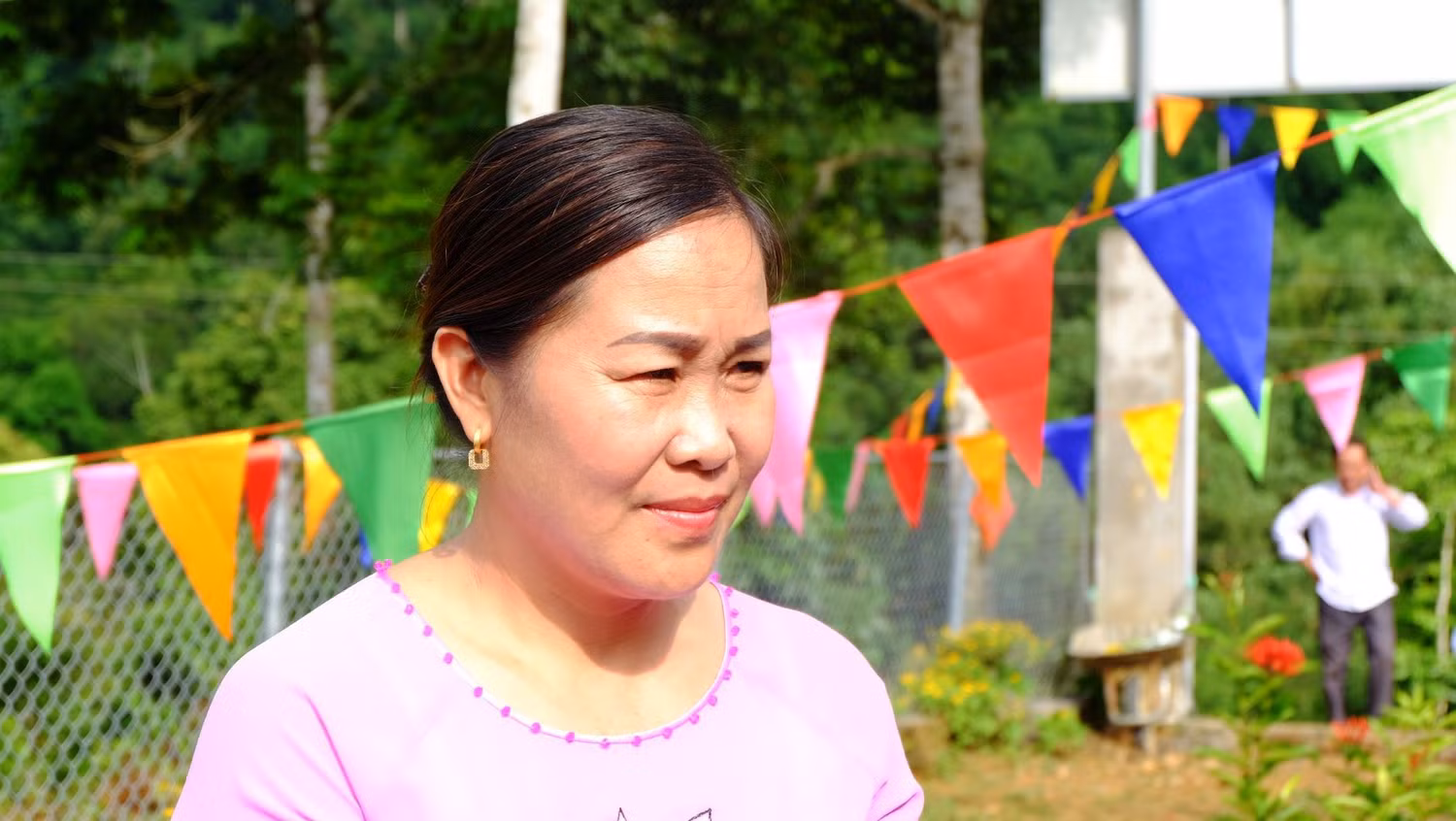 Cô giáo Đàm Thị Ngoan, Phó hiệu trưởng trường mầm non Đồng Tâm thấy mình là người hạnh phúc khi điểm trường cuối cùng của trường mầm non Đồng Tâm đã được kiên cố hóa. (Ảnh: LC) Cô giáo Đàm Thị Ngoan, Phó hiệu trưởng trường mầm non Đồng Tâm thấy mình là người hạnh phúc khi điểm trường cuối cùng của trường mầm non Đồng Tâm đã được kiên cố hóa. (Ảnh: LC)