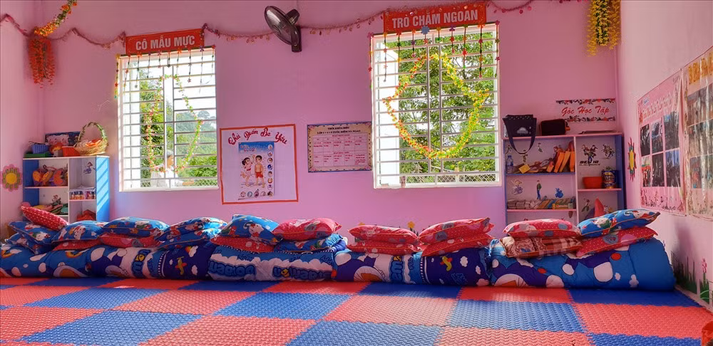 Lớp học, cơ sở vật chất khang trang giúp các em học sinh bớt khó khăn. (ảnh: L.C) Lớp học, cơ sở vật chất khang trang giúp các em học sinh bớt khó khăn. (ảnh: L.C)