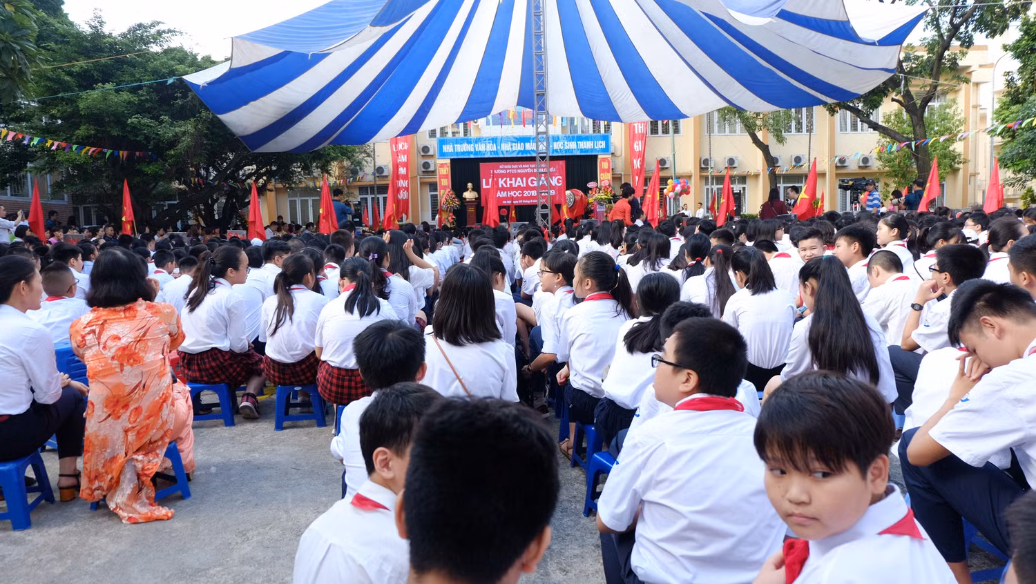 Lễ Khai Giảng của trường Nguyễn Đình Chiểu diễn ra ngắn gọn, ý nghĩa.