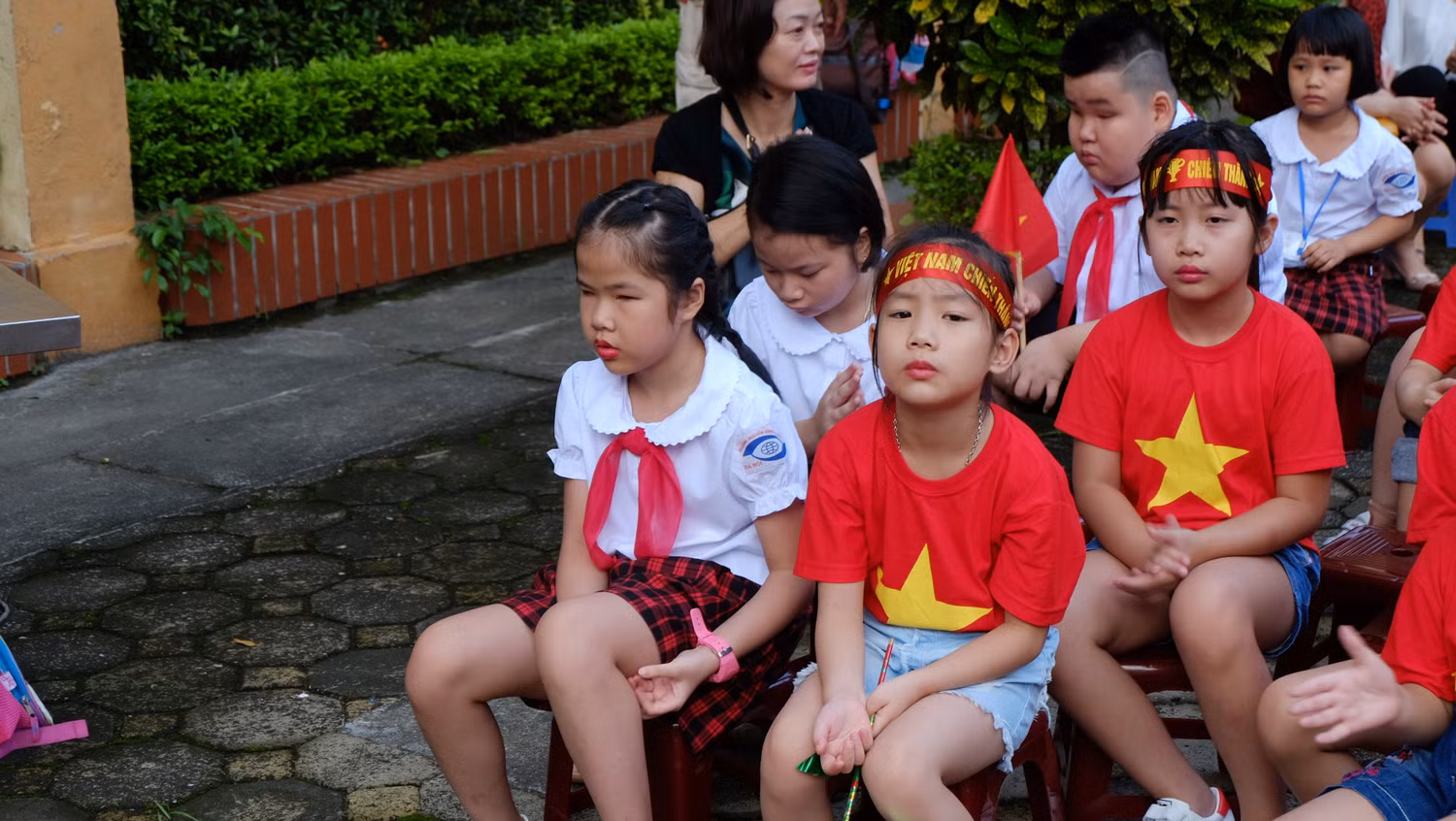 Hồi hộp trước giờ biểu diễn văn nghệ.