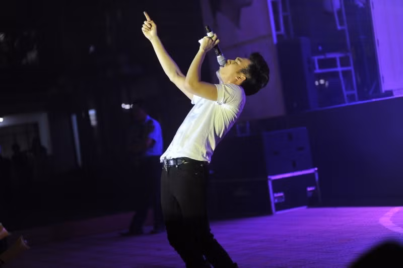 Liveshow kế tiếp và cuối cùng để kết thúc tour diễn phục vụ giới có thu nhập thấp của Dương Triệu Vũ sẽ diễn ra tại Nhà văn hóa Thanh niên, TP.HCM. Liveshow kế tiếp và cuối cùng để kết thúc tour diễn phục vụ giới có thu nhập thấp của Dương Triệu Vũ sẽ diễn ra tại Nhà văn hóa Thanh niên, TP.HCM.