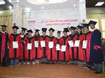 Lễ Tốt nghiệp và vinh danh SV suất sắc của Aprotrain-Aptech ảnh 1