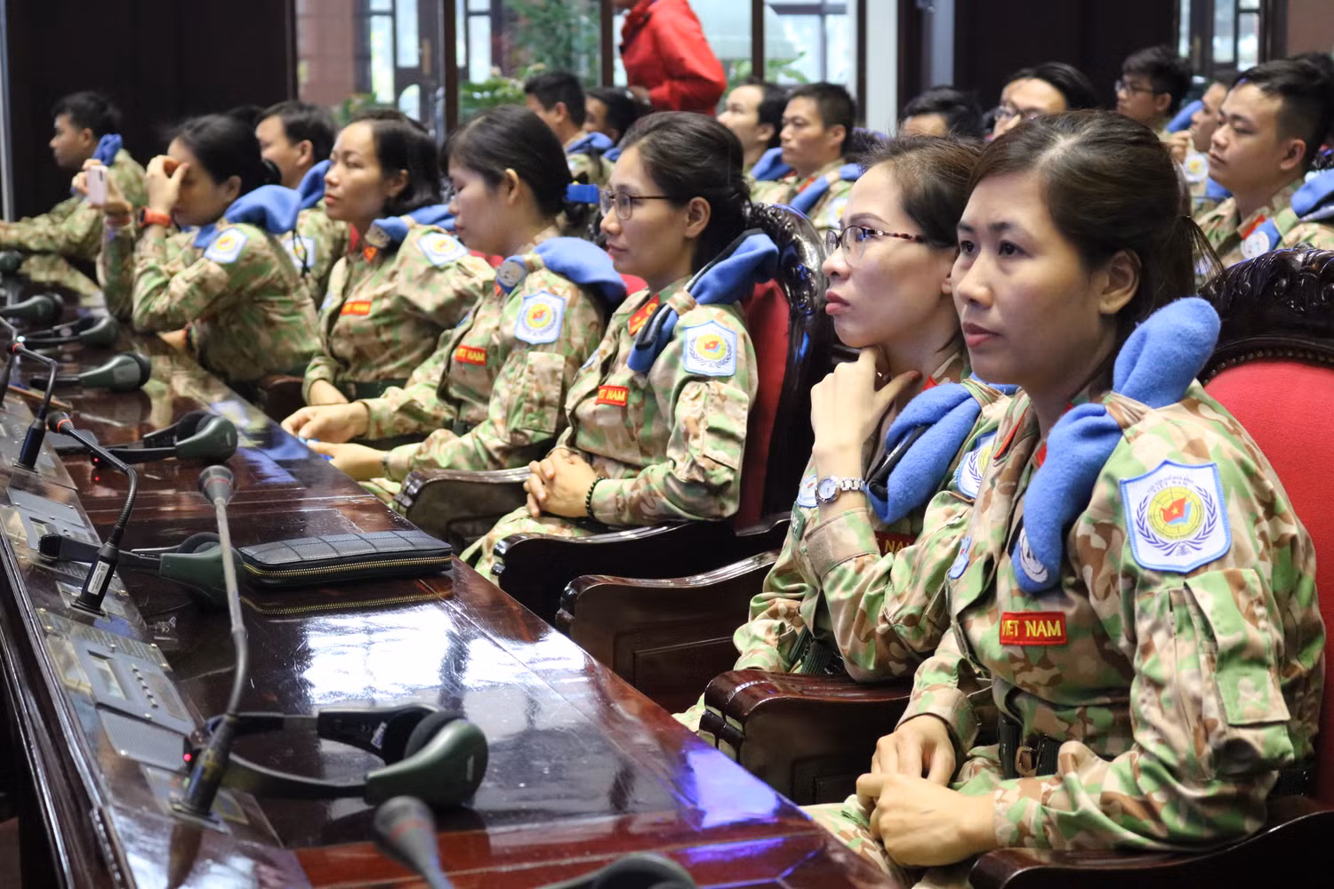 Cán bộ, nhân viên Bệnh viện dã chiến cấp 2 số 2 tham dự buổi lể. Ảnh: T.Vương Cán bộ, nhân viên Bệnh viện dã chiến cấp 2 số 2 tham dự buổi lể. Ảnh: T.Vương
