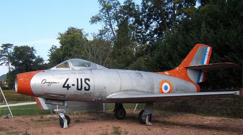 Dassault Ouragan của Pháp.