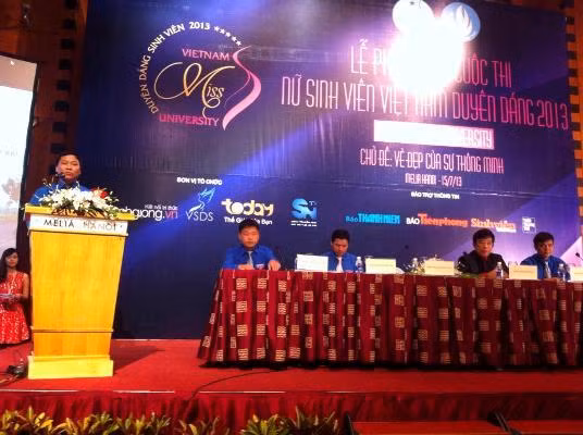 Anh Nguyễn Phi Long, Phó Trưởng ban bổ chức cuộc thi phát biểu tại buổi lễ.