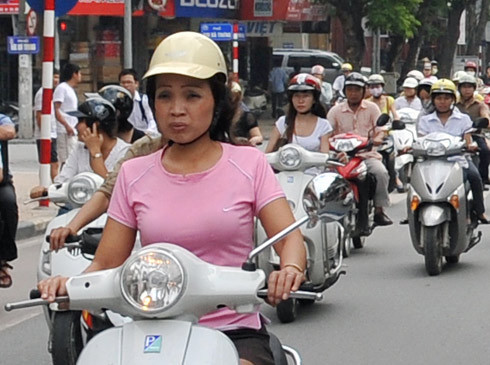 Bộ GTVT đã quyết định bỏ phạt xe không chính chủ, mũ bảo hiểm rởm vào dự thảo lần này do không bảo đảm tính khả thi. Bộ GTVT đã quyết định bỏ phạt xe không chính chủ, mũ bảo hiểm rởm vào dự thảo lần này do không bảo đảm tính khả thi.