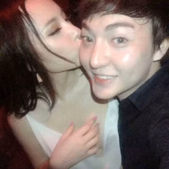 ...Phương Trinh còn liên tục xuất hiện với nhiều trai lạ... ...Phương Trinh còn liên tục xuất hiện với nhiều trai lạ...