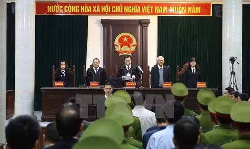 Quang cảnh phiên tuyên án. (Ảnh: Doãn Tấn/TTXVN)