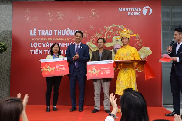 Những khách hàng may mắn trúng thưởng 1 lượng vàng của tháng 2. Những khách hàng may mắn trúng thưởng 1 lượng vàng của tháng 2.