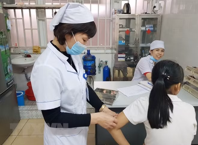 Đảm bảo vắc-xin phòng bệnh dại. ảnh: TTXVN. Đảm bảo vắc-xin phòng bệnh dại. ảnh: TTXVN.