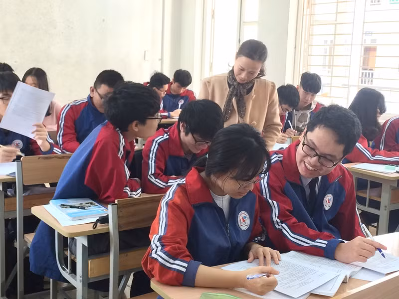 Kỳ Nam cùng các bạn trong giờ học