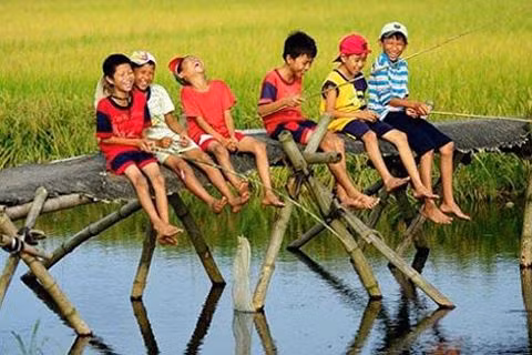 làm thế nào để trẻ có được một mùa hè đúng nghĩa trong khi ba mẹ suốt ngày đầu tắt mặt tối vì mưu sinh? Ảnh minh hoạ: anninhthudo.vn