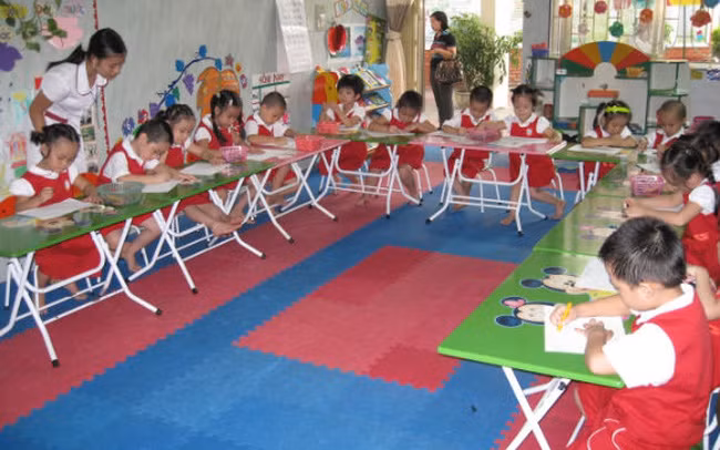 Giáo viên mầm non thực sự là một nghề vất vả và cũng không ít nguy hiểm, Ảnh minh hoạ: Vtv.vn