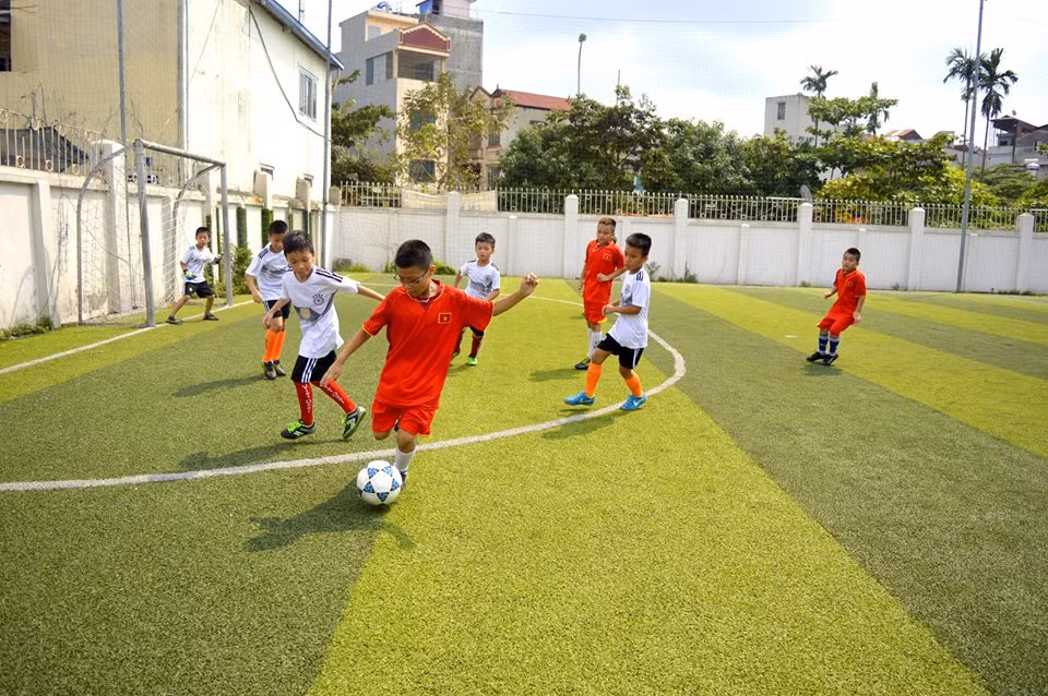 Ngoài học tập, trường tư thục còn rất chú trọng tới hoạt động thể chất cho học sinh. Ngoài học tập, trường tư thục còn rất chú trọng tới hoạt động thể chất cho học sinh.
