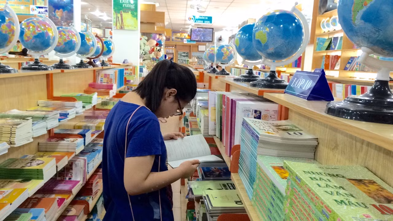 Trung bình mỗi năm phụ huynh chi 1.000 tỷ đồng để mua sách giáo khoa. Ảnh minh họa: http://daidoanket.vn
