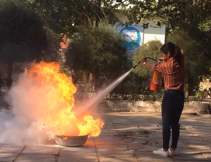 Sở Giáo dục và Đào tạo Bình Thuận vừa tổ chức tập huấn nghiệp vụ phòng cháy chữa cháy cho các bộ, giáo viên và học sinh