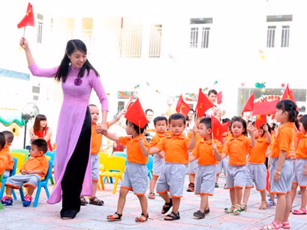 Bao giờ nghề giáo mới đủ sức hút với những học sinh giỏi? Ảnh minh hoạ: caodangsuphamhanoi.edu.vn