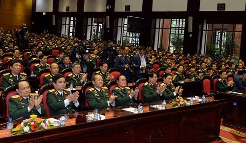 Các đại biểu tham dự buổi lễ.