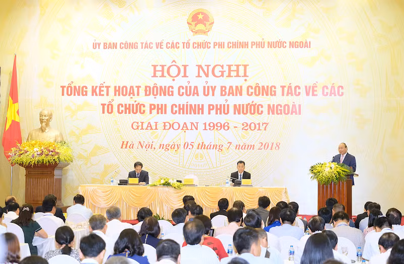 Ngày 5/7, Thủ tướng Nguyễn Xuân Phúc đã dự Hội nghị tổng kết hoạt động giai đoạn 1996-2017 của Ủy ban Công tác về các tổ chức phi chính phủ nước ngoài. Ảnh: VGP Ngày 5/7, Thủ tướng Nguyễn Xuân Phúc đã dự Hội nghị tổng kết hoạt động giai đoạn 1996-2017 của Ủy ban Công tác về các tổ chức phi chính phủ nước ngoài. Ảnh: VGP